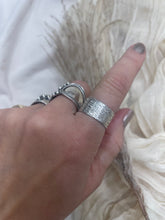 Load image into Gallery viewer, NEW The Silver engraved band ring.
